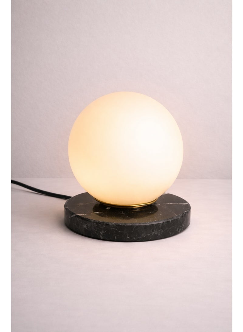 Cluc Marble Globo di vetro table lamp - black - Image 1